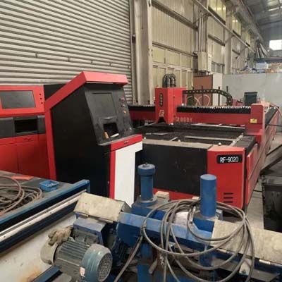 laser with large platform