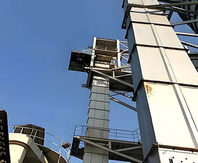 compact concrete batching plant vertical lifter