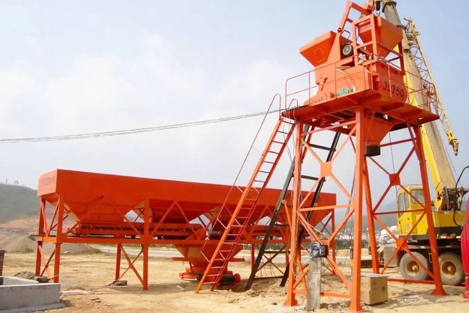 Complete compact concrete batching plant with integrated aggregate handling and mixing structure