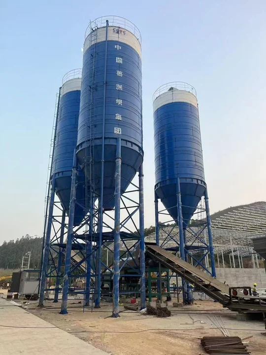 Vertical cement silos with conical outlets and connected inclined screw conveyors